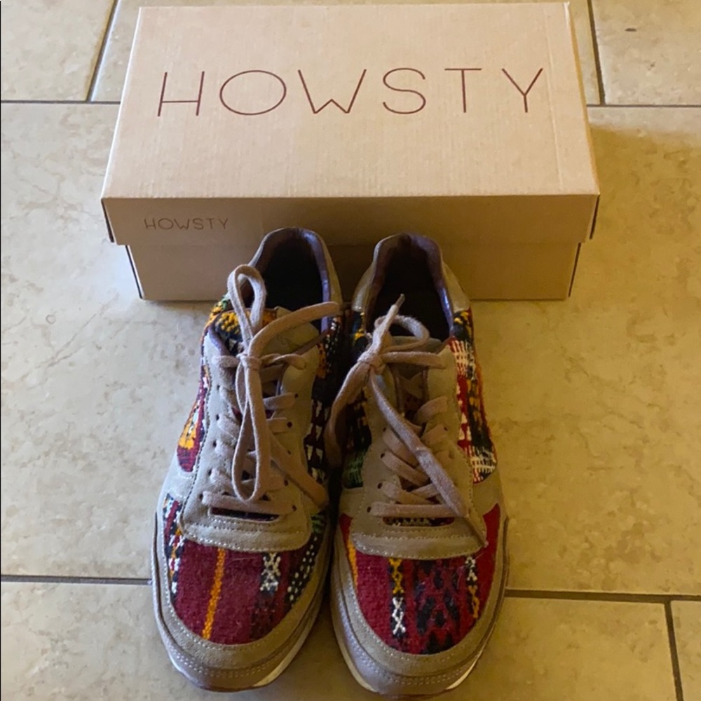 Howsty sneakers size 9